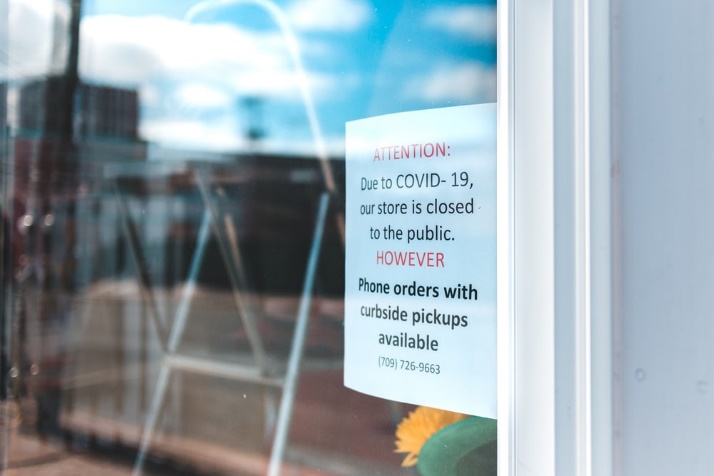 A business closure notice on a shop window during COVID-19 lockdown
